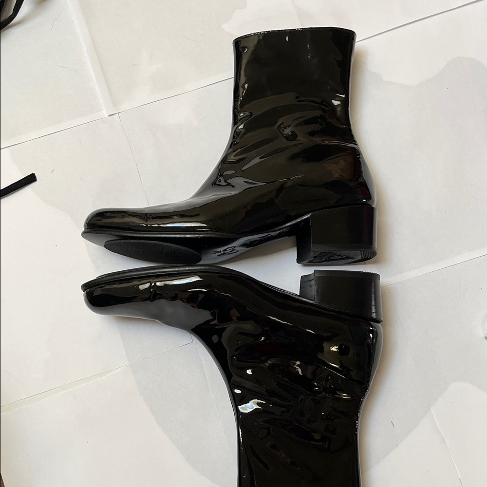 FLUEVOG  Glossy Black ankle BOOTS! 8.5m - Picture 3 of 7